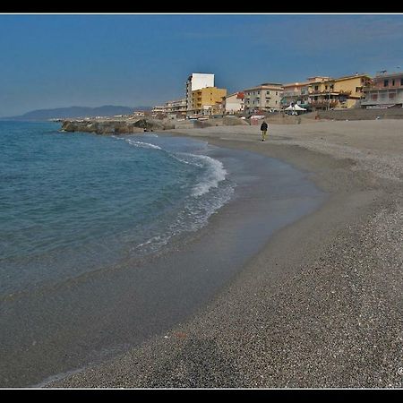 Relax Due Passi Dal Mare Apartment Spadafora Exterior foto