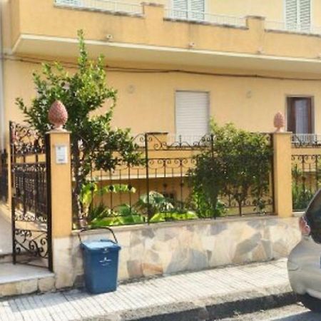 Relax Due Passi Dal Mare Apartment Spadafora Exterior foto